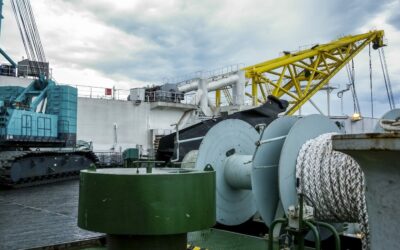 Why is it worth using the services of a professional company when selecting spare parts for Aker Pusnes winches?